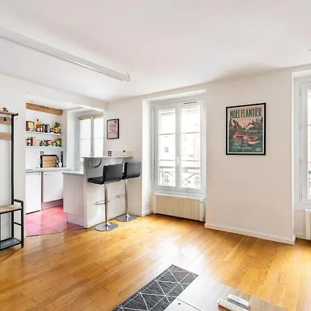 Beautiful In Trendy 11th Paris